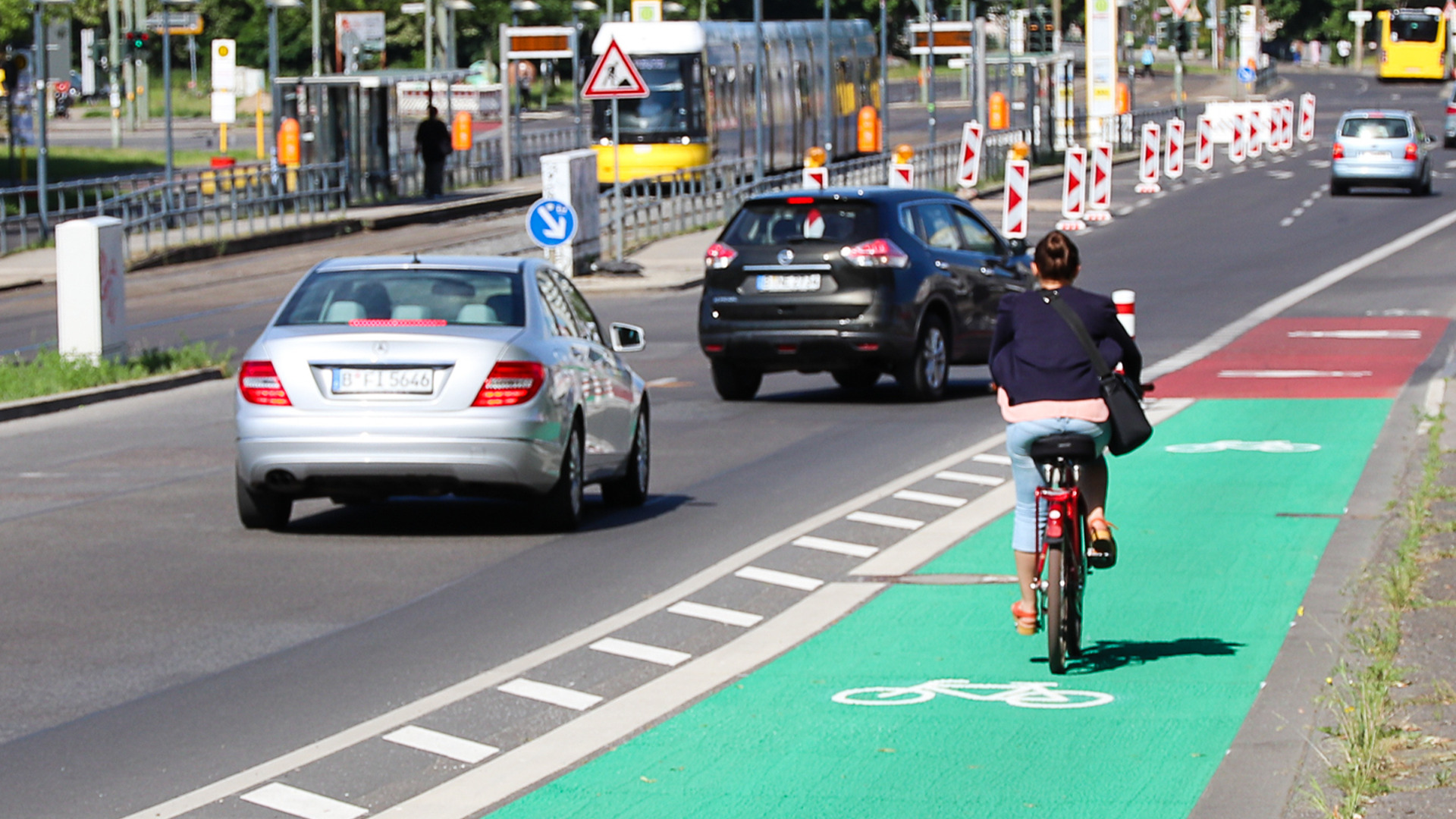 pavement markers for vulnerable road users